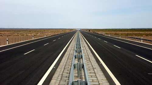 Skating the GZ45 expressway east of Guazhou, Gansu Province, China