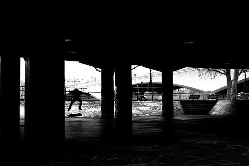 Chiaoscuro on his skateboard