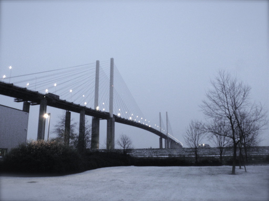 Walking a lap of the M25 - Dartford Bridge. The start and the end.