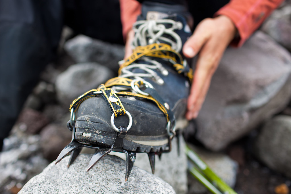Fitting crampons