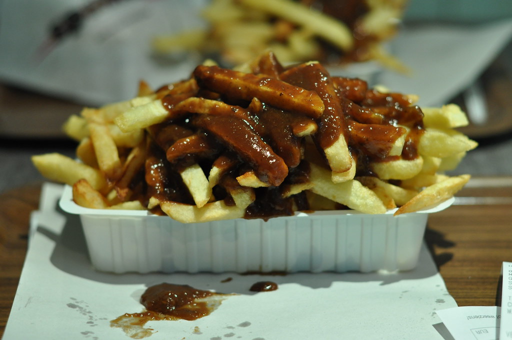 Frites and sauce